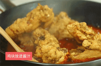 【炸鸡】放入鸡块