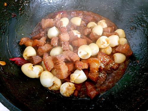 【红烧肉鹌鹑蛋】