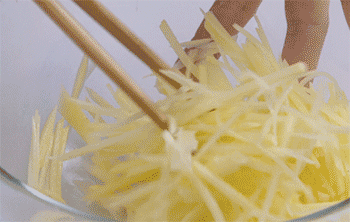 【土豆饼】拌匀