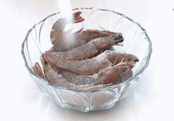 【油焖大虾】腌虾