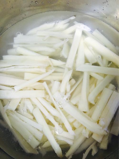 【水芹菜炒莲菜】