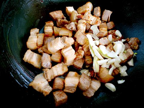 【红烧肉鹌鹑蛋】