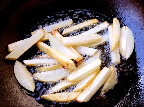 【干煸猴腿土豆条】