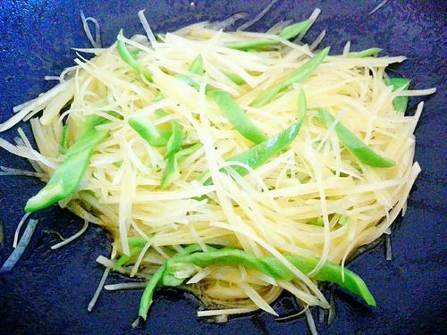 【青椒土豆丝】