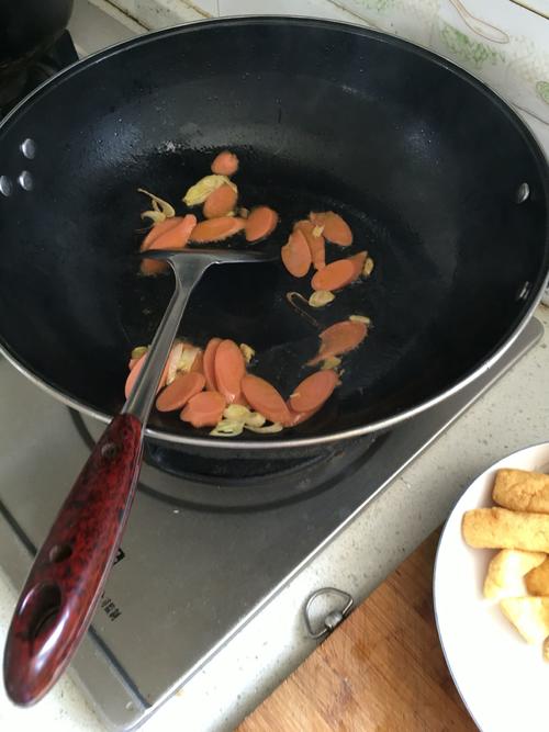 【火腿木耳炒豆腐】