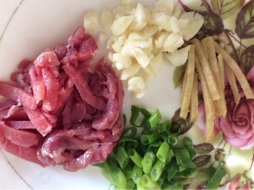 【干煸猴腿土豆条】