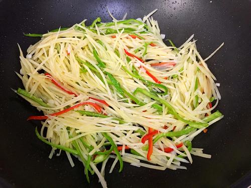 【青椒土豆丝】