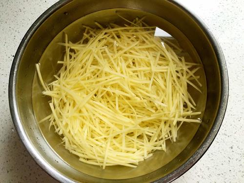 【青椒土豆丝】