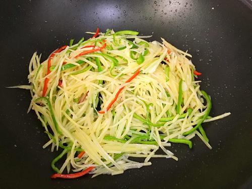【青椒土豆丝】