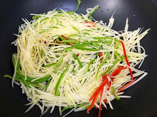 【青椒土豆丝】