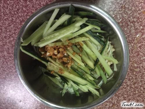 【金针菇拌黄瓜】