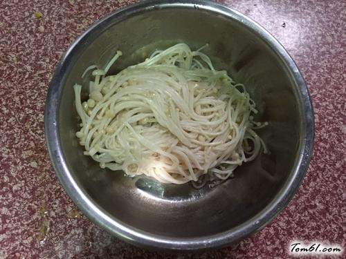 【金针菇拌黄瓜】