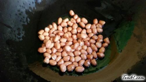【凉拌菠菜花生米】