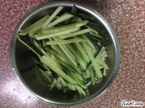 【金针菇拌黄瓜】