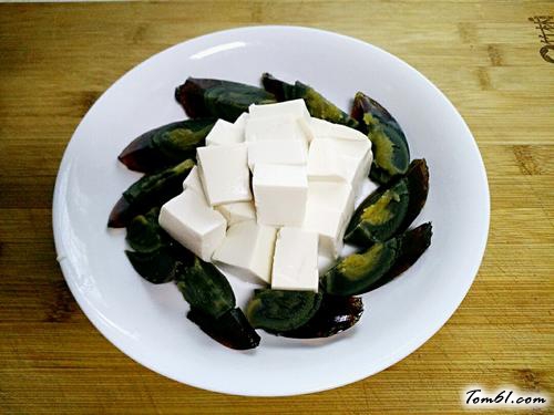 【皮蛋拌豆腐】