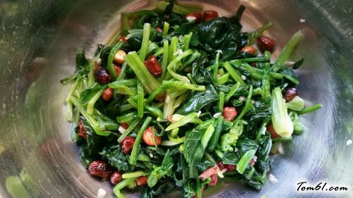 【凉拌菠菜花生米】
