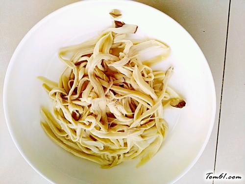 【凉拌手撕杏鲍菇】