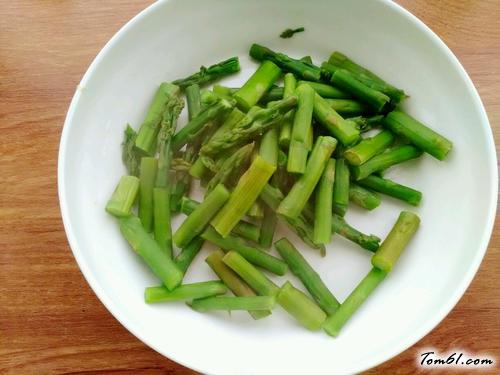 【芦笋拌虾仁】