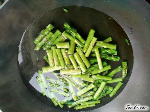 【芦笋拌虾仁】