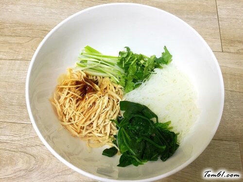 【手撕鸡丝爽口菜】