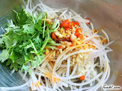 【香菜拌萝卜丝】