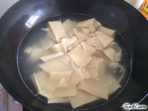 【麻辣豆皮】