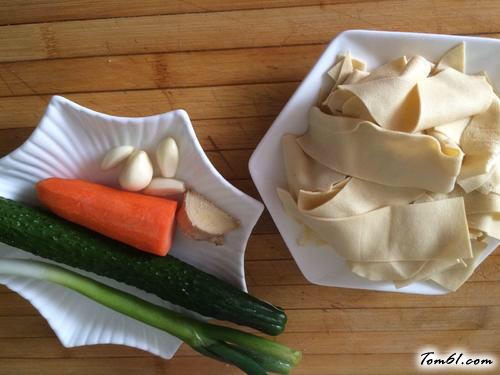 【麻辣豆皮】