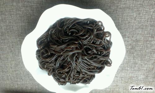 【凉拌蕨根粉】