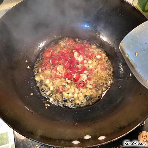 【凉拌木耳黄瓜】