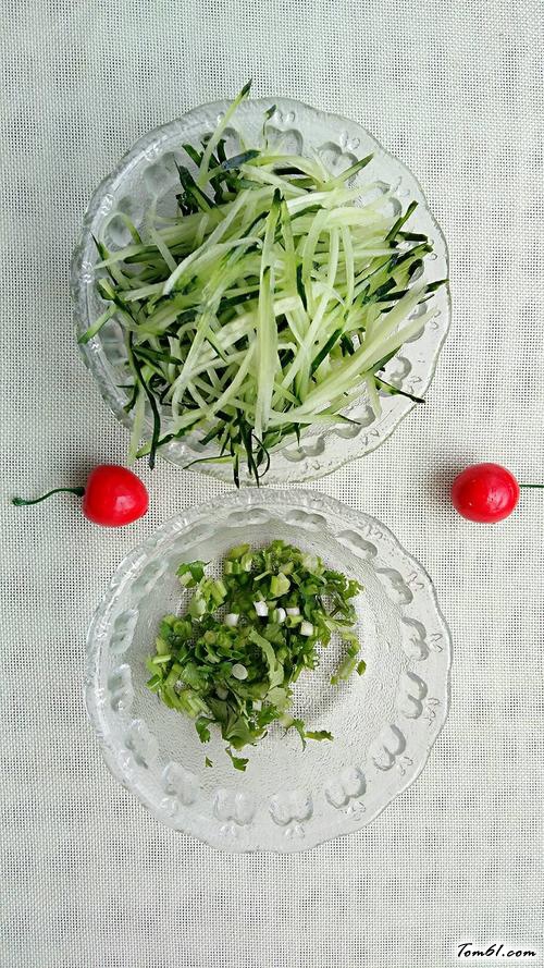 【凉拌卤豆腐皮】