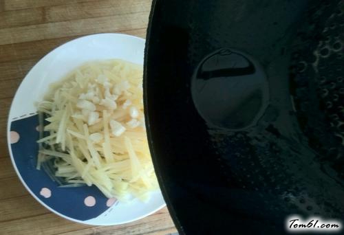 【凉拌土豆丝】