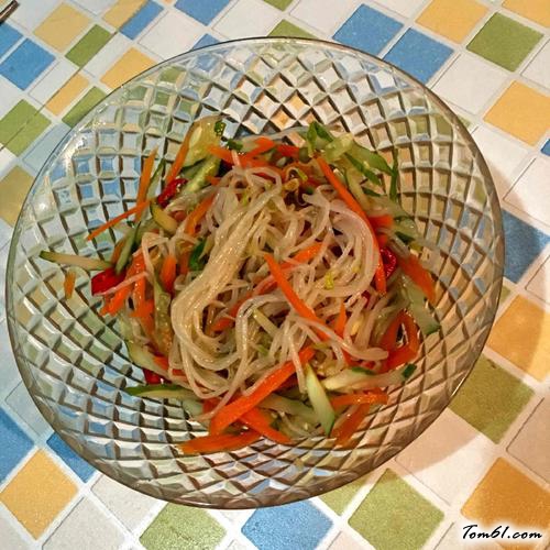 【凉拌绿豆芽黄瓜】