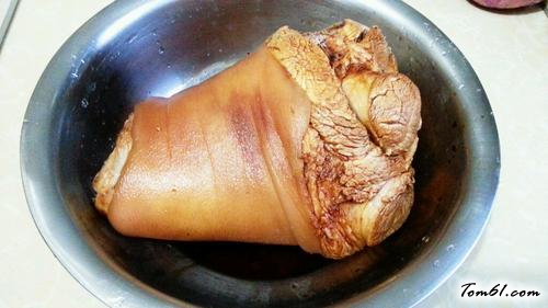 【炖肘子】