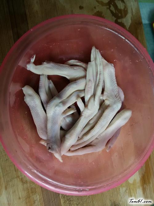 【卤鸭掌】