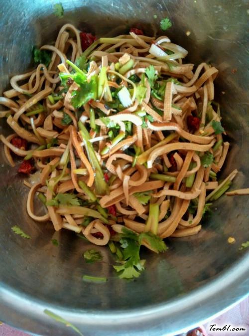 【凉拌豆腐皮】