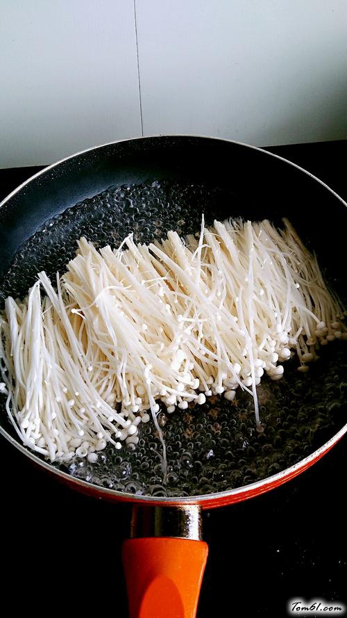 【凉拌黄瓜金针菇】