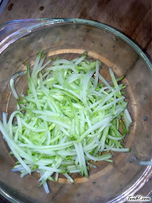 【芝香木耳凉拌黄瓜】