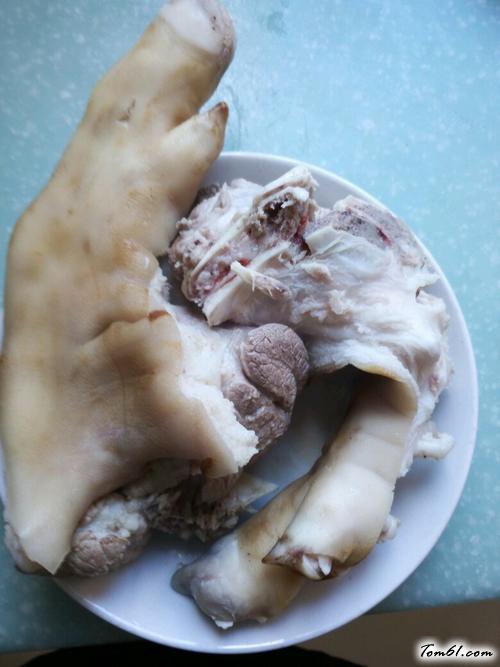 【卤猪脚】