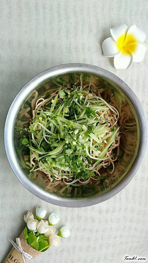 【凉拌卤豆腐皮】