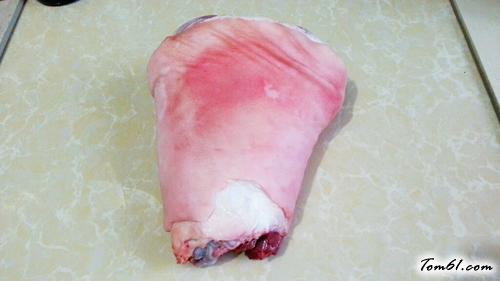 【炖肘子】