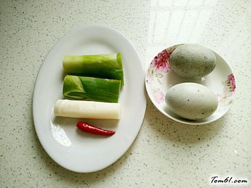 【红油凉拌皮蛋】
