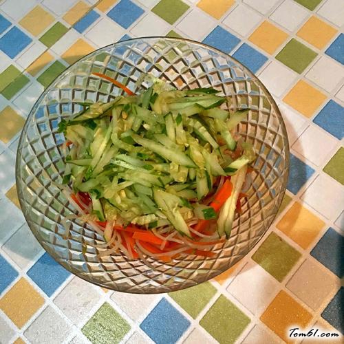 【凉拌绿豆芽黄瓜】