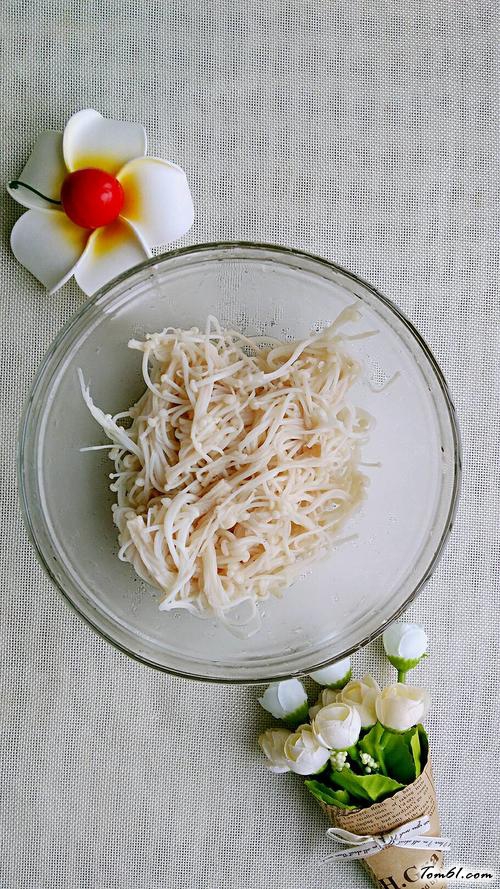 【凉拌黄瓜金针菇】