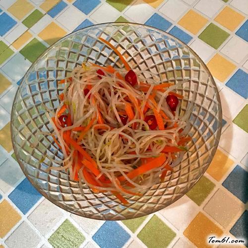 【凉拌绿豆芽黄瓜】