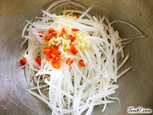 【香菜拌萝卜丝】