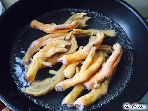 【辣卤鸭爪】