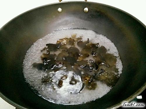 【凉拌木耳火腿黄瓜丝】