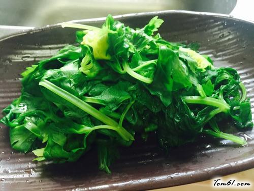 【凉拌芹菜叶】