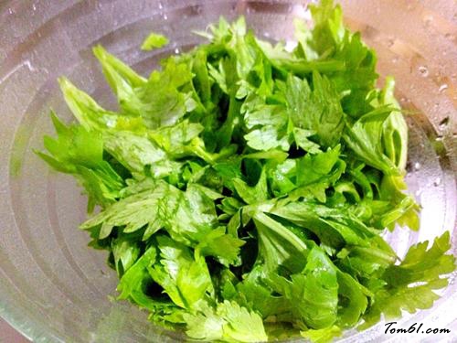 【凉拌芹菜叶】