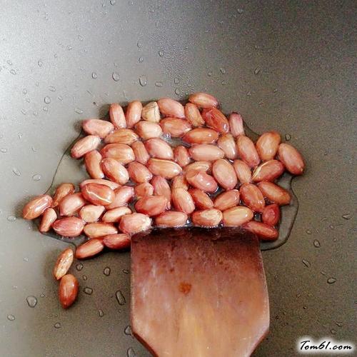 【花生米拌菠菜】